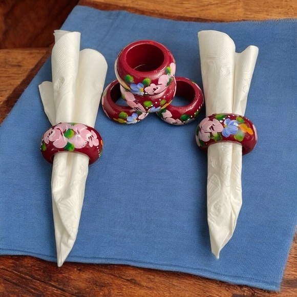 WOODEN HAND PAINTED
NAPKIN RINGS SET OF 6 FOLK
ART RED FLORAL - Picture 1 of 8